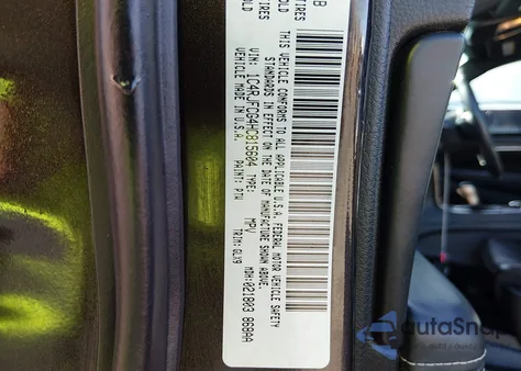 2017 Jeep Grand Cherokee Overland 4X4 z USA, uszkodzony, nr VIN 1C4RJFCG4HC815604